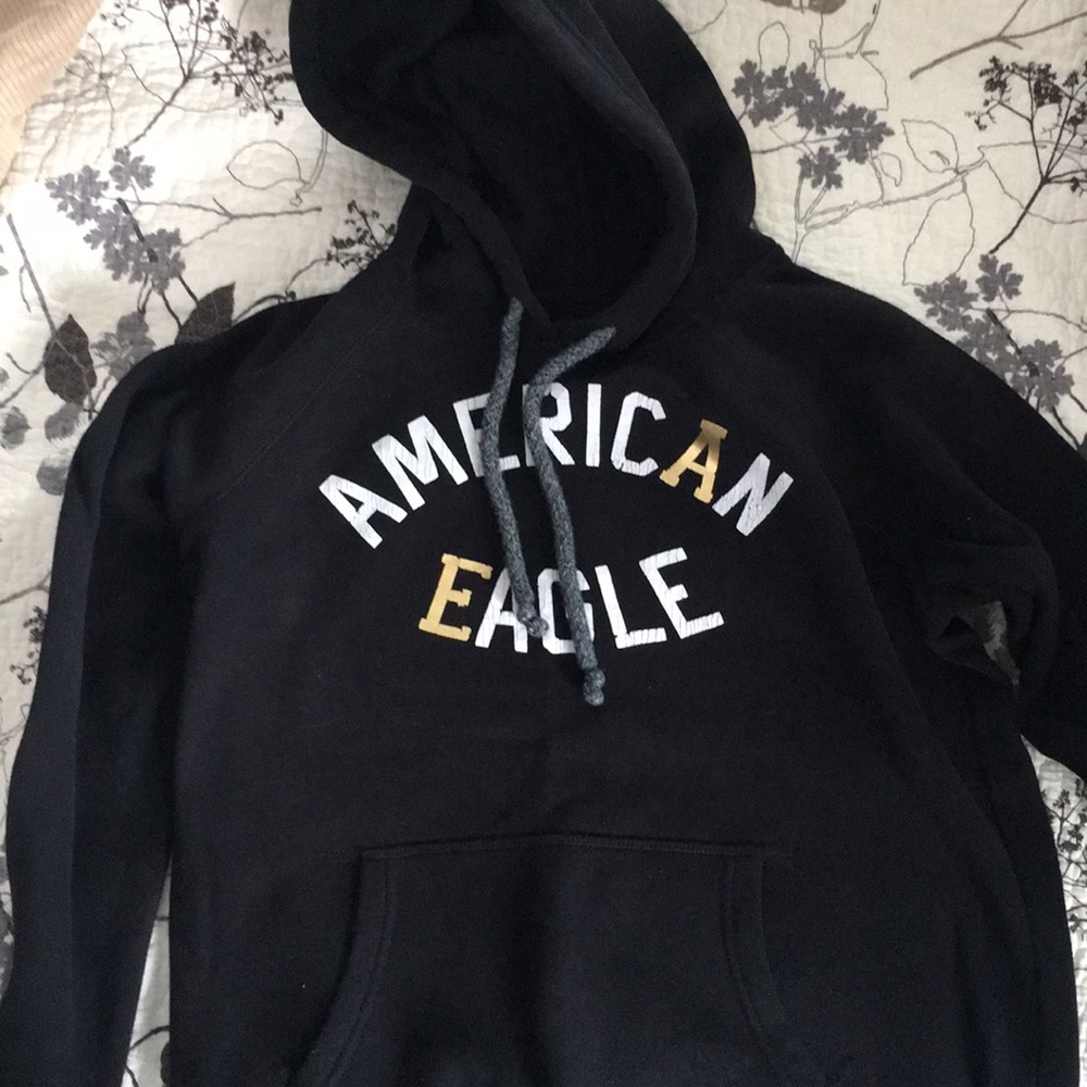 American Eagle women’s sweatshirt